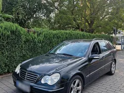 Schwarz Gebraucht 2005 Mercedes C220 Avantgarde Kombi | 2.450 € (Fairer Preis)