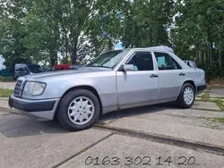 Silber (metallic) Gebraucht 1993 Mercedes E280 Limousine | 9.999 €