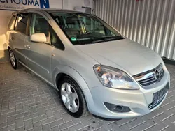 Gold Gebraucht 2011 Opel Zafira Design Edition Van / Kleinbus | 4.950 € (Fairer Preis)