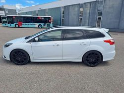 Weiß Gebraucht 2013 Ford Focus ST Kombi | 10.300 € (Fairer Preis)