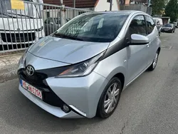 Silber Gebraucht 2018 Toyota Aygo X-play Kleinwagen | 7.940 € (Guter Preis)