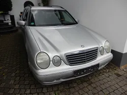 Silber Gebraucht 1999 Mercedes E240 Kombi | 3.000 €