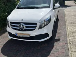 Weiß Gebraucht 2022 Mercedes V220 Van / Kleinbus | 41.250 € (Superpreis)