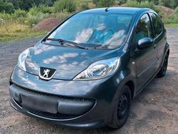 Grau Gebraucht 2008 Peugeot 107 Kleinwagen | 2.300 € (Fairer Preis)