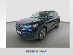 Deep black perleffekt Gebraucht 2024 VW Tiguan Life SUV | 38.680 € (Fairer Preis)