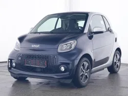 Blau Gebraucht 2024 Smart ForTwo Electric Drive Exclusive Coupé | 17.333 € (Fairer Preis)