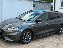 Grau Gebraucht 2020 Ford Focus ST-Line X Limousine | 16.900 € (Superpreis)