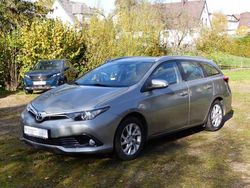 Grau Gebraucht 2016 Toyota Auris Edition-S Kleinwagen | 10.950 € (Fairer Preis)