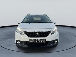 Weiß Gebraucht 2018 Peugeot 2008 Style SUV | 10.900 € (Fairer Preis)