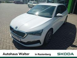 Moonweiß perleffekt Gebraucht 2023 Skoda Scala Tour Kleinwagen | 22.900 € (Teuer)