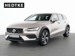 Bright dusk / Gebraucht 2023 Volvo V60 CC Plus Kombi | 42.990 € (Etwas zu teuer)