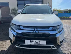 Weiß Gebraucht 2019 Mitsubishi Outlander Diamant Edition SUV | 10.999 € (Guter Preis)