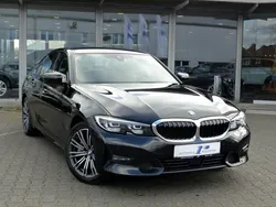 Black sapphire metallic Gebraucht 2020 BMW 330 Sport Line Limousine | 31.690 € (Fairer Preis)