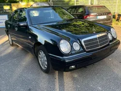 Blau Gebraucht 1999 Mercedes E240 Elegance Limousine | 4.250 € (Fairer Preis)