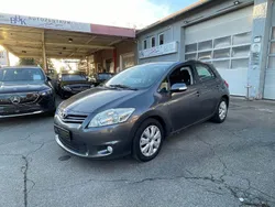 Grau Gebraucht 2010 Toyota Auris Life Limousine | 6.900 € (Fairer Preis)