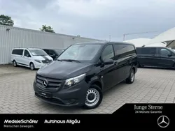 Obsidianschwarz (metallic) Gebraucht 2022 Mercedes Vito Van / Kleinbus | 30.761 € (Fairer Preis)