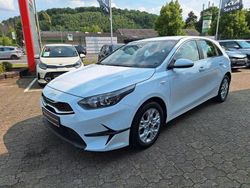 Weiß Gebraucht 2024 Kia Ceed Limousine | 21.850 € (Guter Preis)