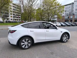Weiß Gebraucht 2023 Tesla Model Y SUV | 35.600 € (Fairer Preis)