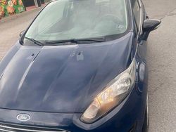 Blau Gebraucht 2015 Ford Fiesta Ambiente Kleinwagen | 5.200 € (Fairer Preis)