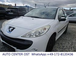 Weiß Gebraucht 2009 Peugeot 206+ Basis Kleinwagen | 1.750 € (Fairer Preis)