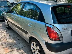 Grau Gebraucht 2010 Kia Rio Kleinwagen | 4.190 €