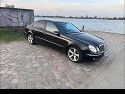 Schwarz Gebraucht 2004 Mercedes E320 Avantgarde Limousine | 4.500 €