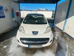 Weiß Gebraucht 2010 Peugeot 107 Kleinwagen | 2.000 € (Guter Preis)
