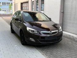 Violet Gebraucht 2012 Opel Astra Kombi | 3.300 € (Guter Preis)
