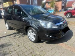 Schwarz Gebraucht 2012 Opel Zafira Van / Kleinbus | 3.200 € (Guter Preis)