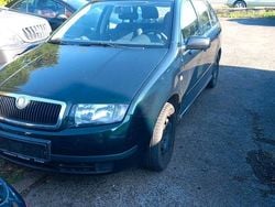 Grün Gebraucht 2004 Skoda Fabia Kleinwagen | 1.000 €