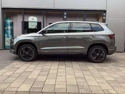 Graphite graumetallic Neu 2025 Skoda Karoq SportLine SUV | 37.950 € (Teuer)