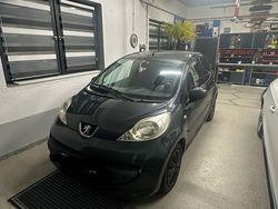 Grau Gebraucht 2005 Peugeot 107 Filou Kleinwagen | 1.299 € (Guter Preis)