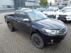 Attitude black mc. Gebraucht 2020 Toyota HiLux Comfort Abholung | 33.915 € (Etwas zu teuer)