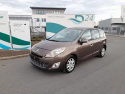 Braun Gebraucht 2010 Renault Scénic III Dynamique Van / Kleinbus | 5.690 € (Guter Preis)