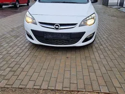 Weiß Gebraucht 2015 Opel Astra Edition Limousine | 8.700 € (Fairer Preis)