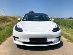 Weiß Gebraucht 2022 Tesla Model 3 Standard Range Limousine | 22.500 € (Superpreis)