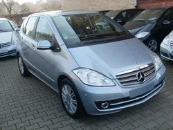 Blau Gebraucht 2010 Mercedes A180 Elegance Limousine | 10.990 €