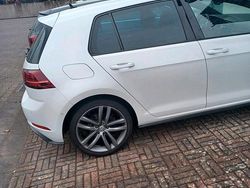 Weiß Gebraucht 2018 VW Golf VII GTD Kleinwagen | 18.950 € (Etwas zu teuer)