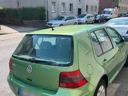 Grün Gebraucht 1998 VW Golf IV Kleinwagen | 900 €