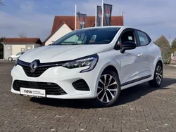 Weiß Gebraucht 2023 Renault Clio V Equilibre Limousine | 14.890 € (Guter Preis)