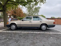 Silber Gebraucht 1986 Mercedes 200 Limousine | 5.499 €