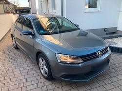 Grau Gebraucht 2011 VW Jetta Limousine | 6.500 € (Fairer Preis)