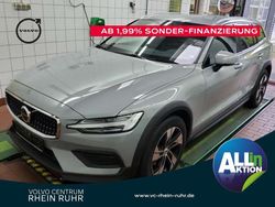 Grau Gebraucht 2023 Volvo V60 CC Plus Kombi | 36.950 € (Guter Preis)