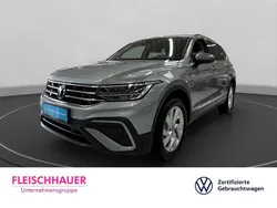 Silber Gebraucht 2024 VW Tiguan Allspace Life SUV | 35.990 € (Fairer Preis)