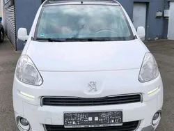 Weiß Gebraucht 2018 Peugeot Partner Tepee Family Van / Kleinbus | 4.990 €