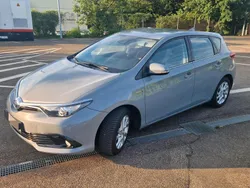 Grau Gebraucht 2018 Toyota Auris Hybrid Limousine | 12.800 €