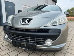 Grau Gebraucht 2009 Peugeot 207 CC Roland Garros Cabrio | 3.750 € (Fairer Preis)