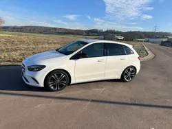 Weiß Gebraucht 2019 Mercedes B220 Van / Kleinbus | 22.999 € (Fairer Preis)