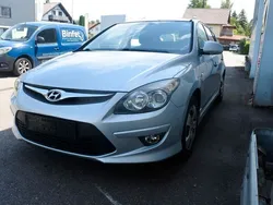 Silber Gebraucht 2011 Hyundai i30 Comfort Limousine | 1.999 € (Guter Preis)