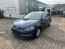 Blau Gebraucht 2017 VW Golf VII Comfortline Limousine | 11.900 € (Etwas zu teuer)